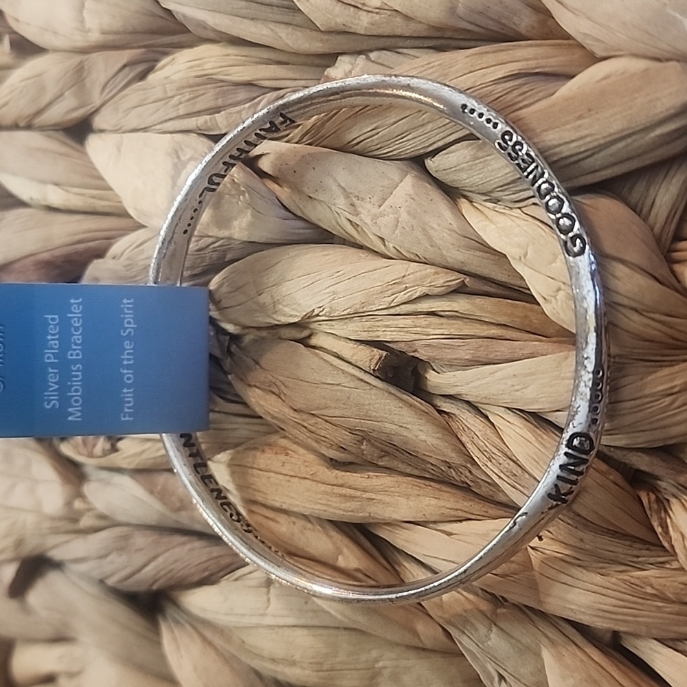 InspiRing Silver Plated Mobius Bracelet